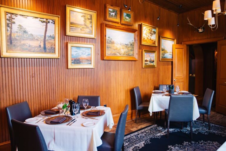halls chophouse summerville sc interior 2 768x512