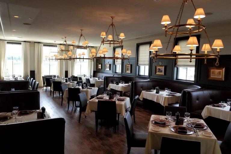 halls chophouse summerville sc interior 3 768x512