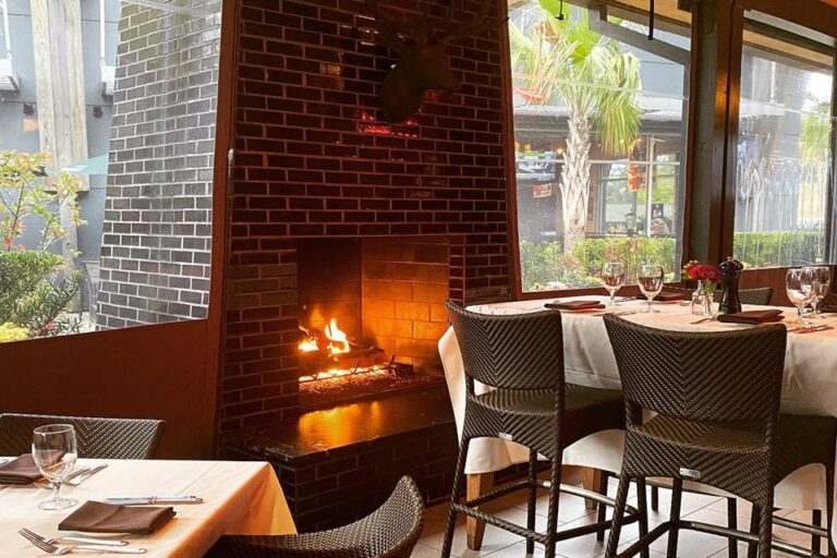 halls chophouse summerville sc interior 4 768x512