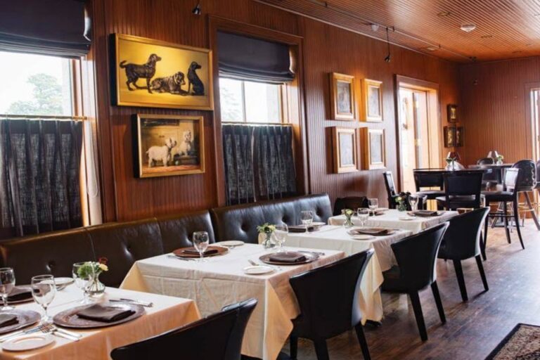 halls chophouse summerville sc interior 5 768x512
