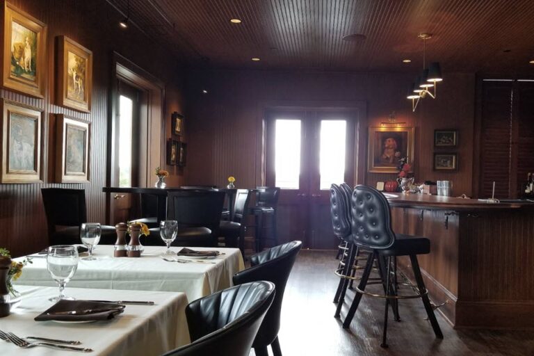 halls chophouse summerville sc interior 6 768x512