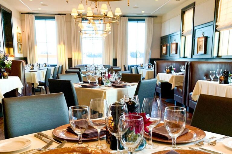 halls chophouse summerville sc interior 7 768x512