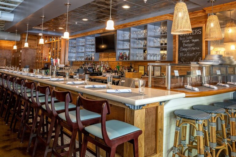 park avenue oyster bar and grill aiken sc interior 1 768x512