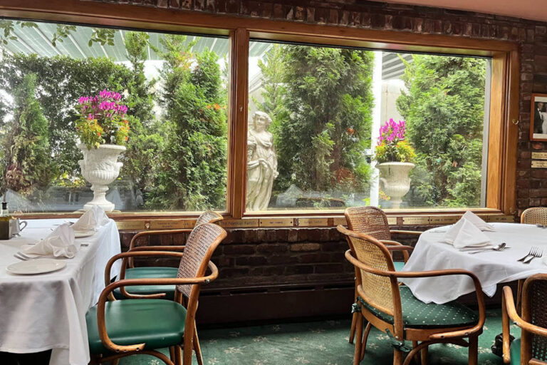park side restaurant corona ny interior 8 768x512