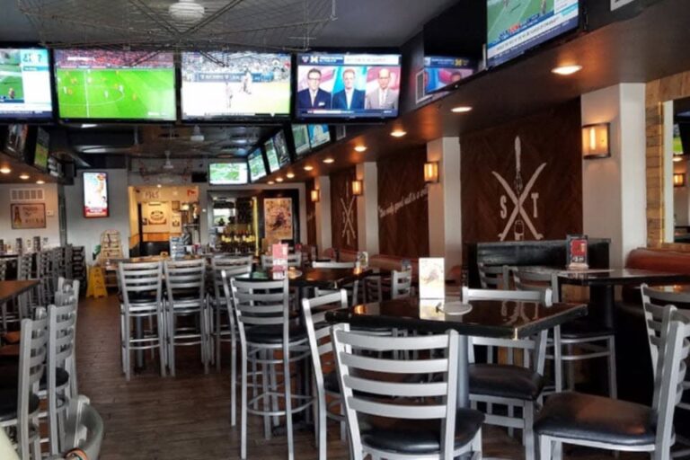 surfside taphouse clearwater beach interior 1 768x512
