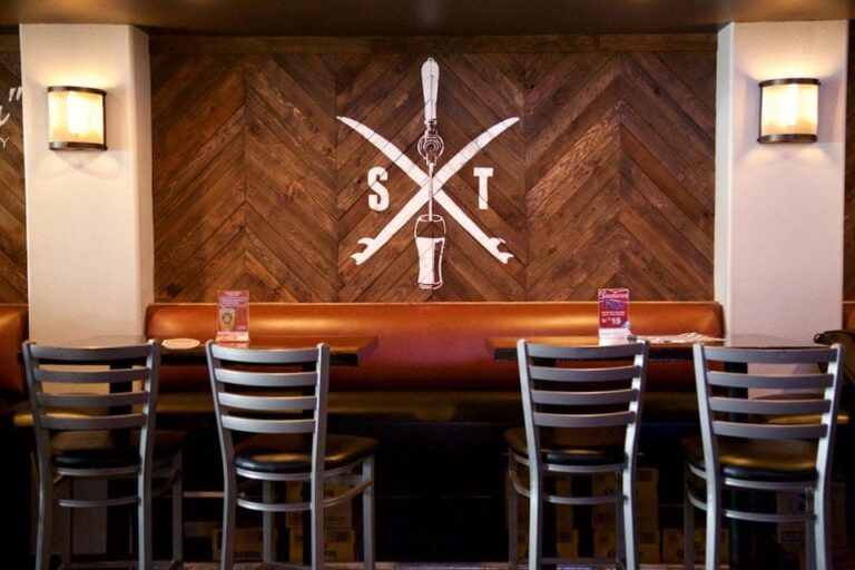 surfside taphouse clearwater beach interior 4 768x512