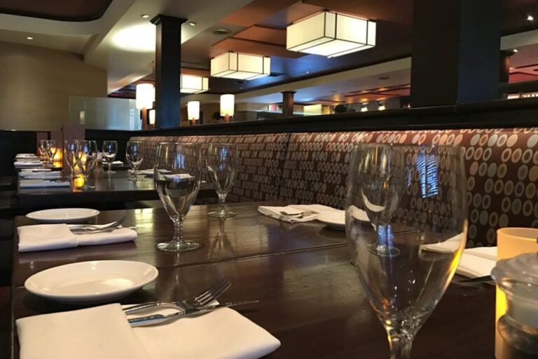 3 restaurant franklin ma interior 2 768x512