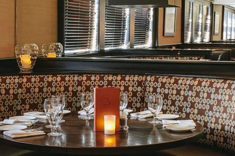 3 restaurant franklin ma interior 5 768x512