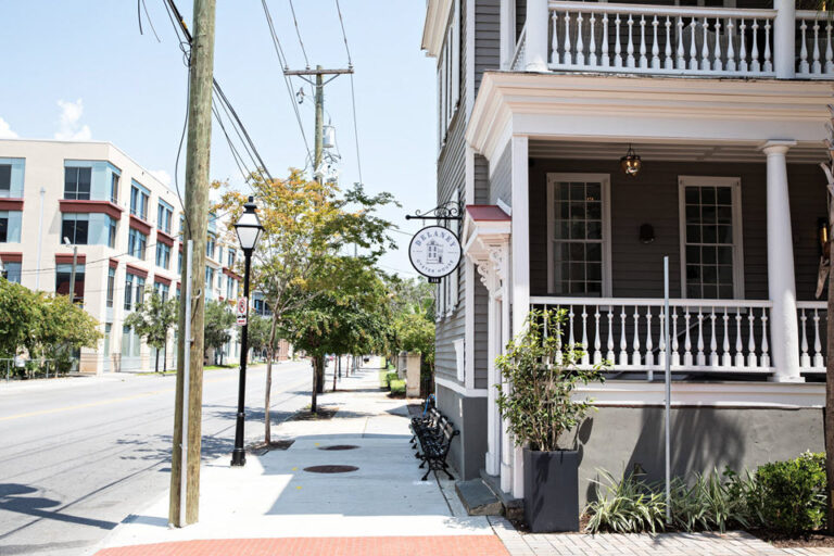 delaneys oyster house charleston sc exterior 2 768x512