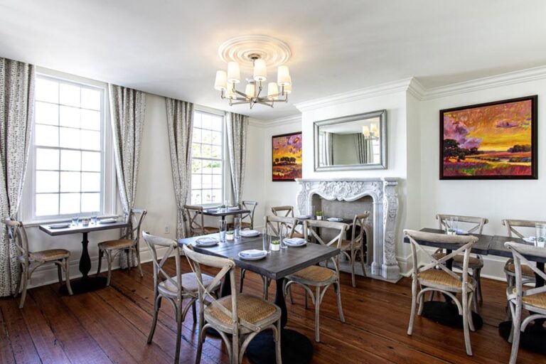 delaneys oyster house charleston sc interior 1 768x512