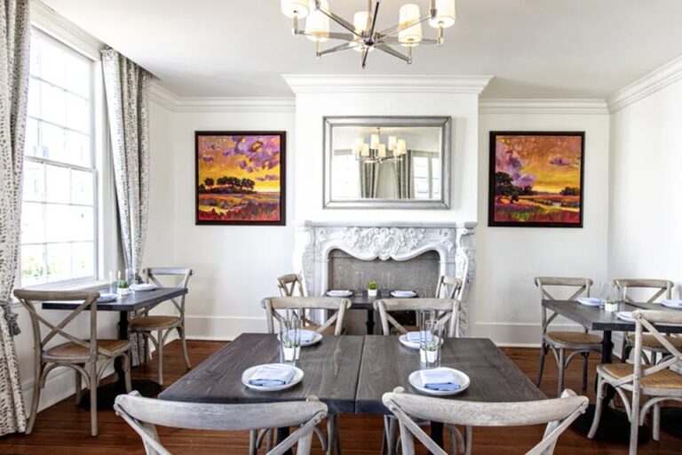 delaneys oyster house charleston sc interior 2 768x512