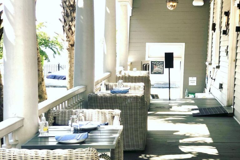 delaneys oyster house charleston sc outside 2 768x512