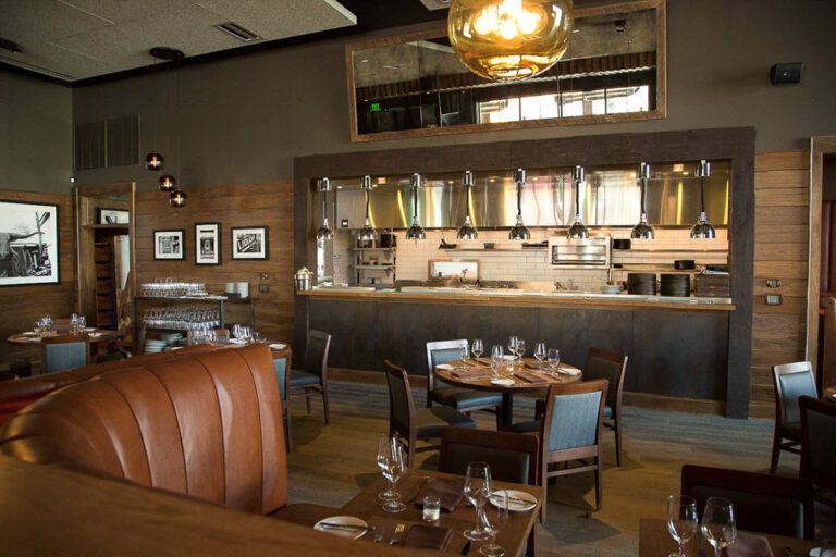 oak steakhouse alpharetta ga interior 2 768x512