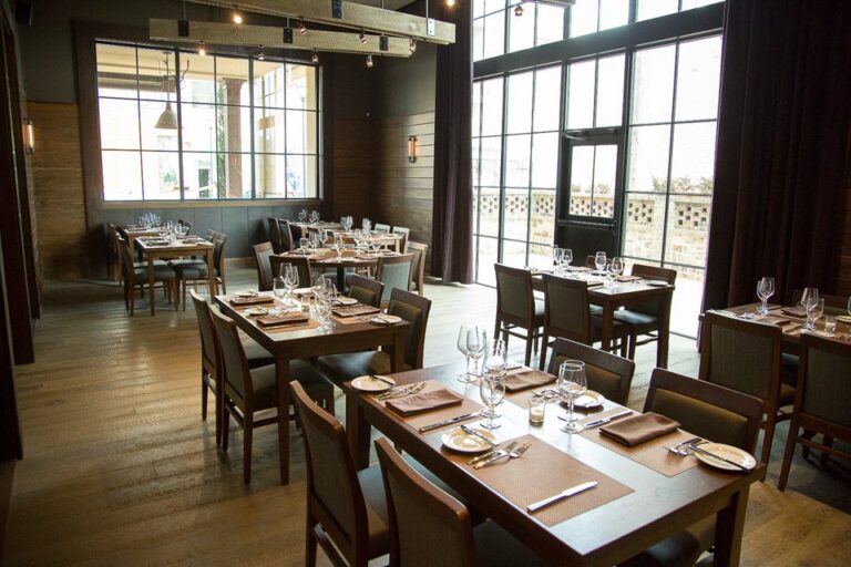 oak steakhouse alpharetta ga interior 3 768x512