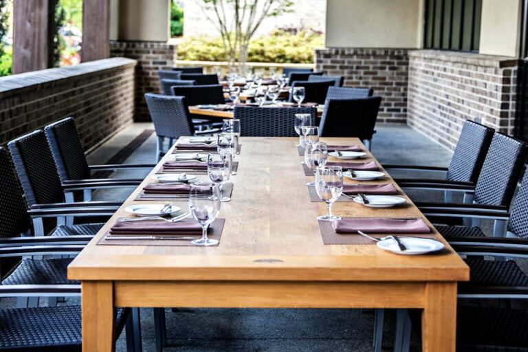 oak steakhouse alpharetta ga outside 1 768x512