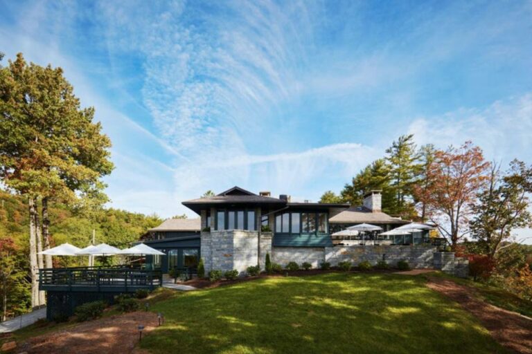 oak steakhouse highlands nc exterior 1 768x512