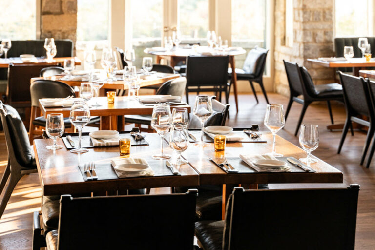 oak steakhouse highlands nc interior 6 768x512
