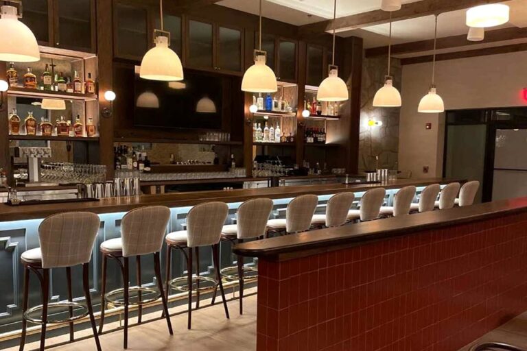 oak steakhouse highlands nc interior 7 768x512