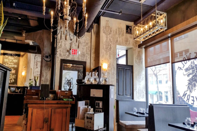 dire wolf tavern salem ma interior 9 768x512
