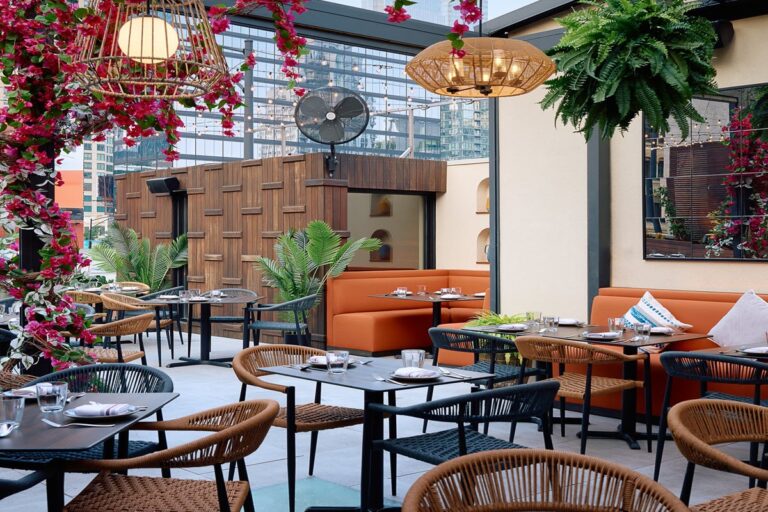 tanta cocina peruana chicago il rooftop 1 768x512