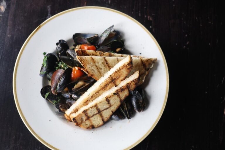 hale street tavern and oyster bar beverly ma food 1 768x512