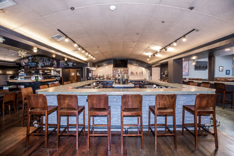 hale street tavern and oyster bar beverly ma interior 2 768x512