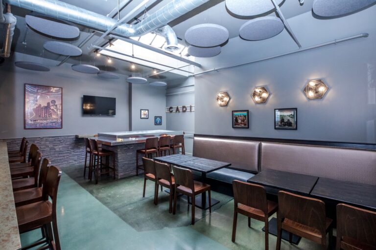 hale street tavern and oyster bar beverly ma interior 4 768x512