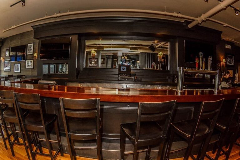 730 tavern kitchen and bar cambridge ma interior 4 768x512