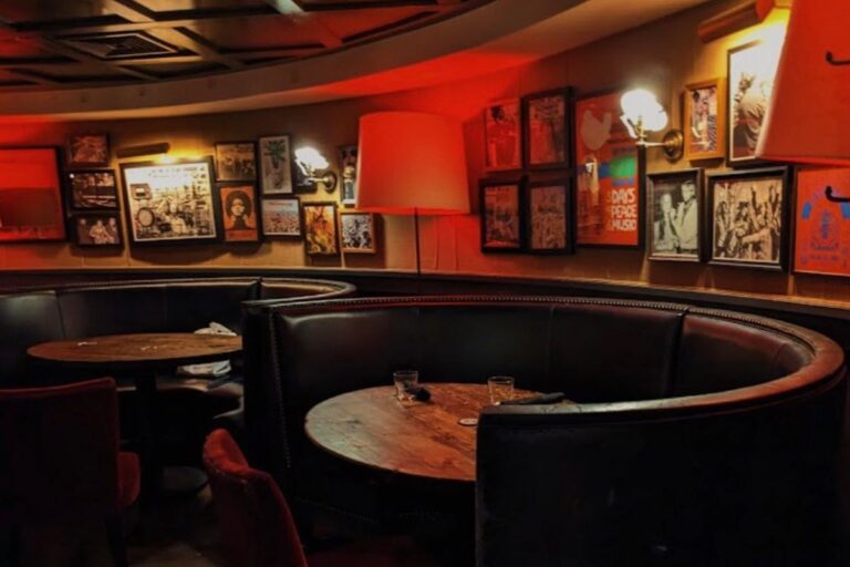 grafton street pub and grill cambridge ma interior 5 768x512