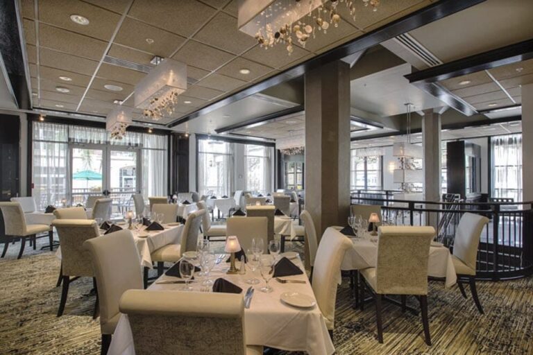 ruths chris steak house savannah interior 1 768x512