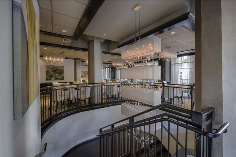 ruths chris steak house savannah interior 4 768x512