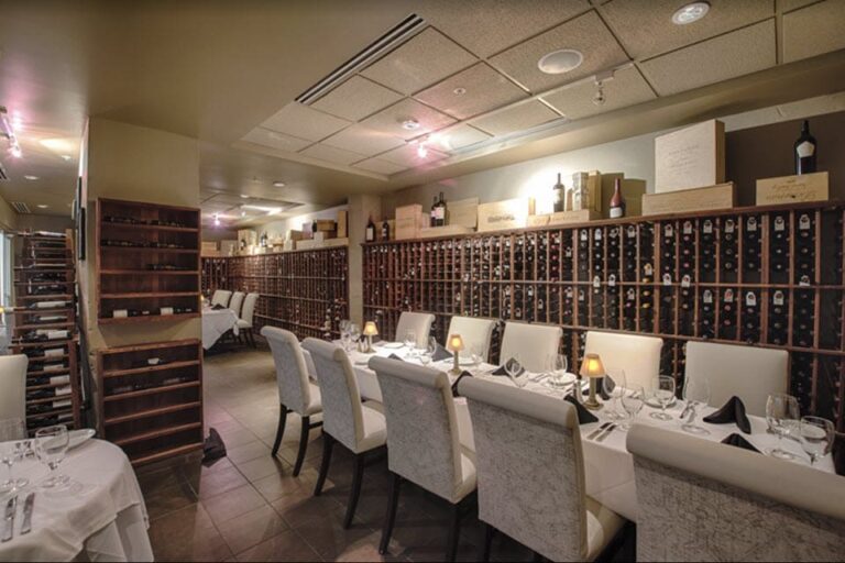 ruths chris steak house savannah interior 7 768x512