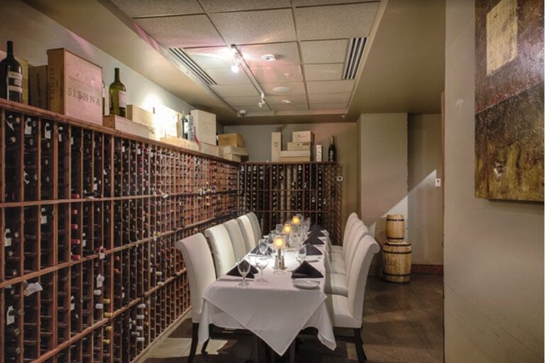 ruths chris steak house savannah interior 8 768x512