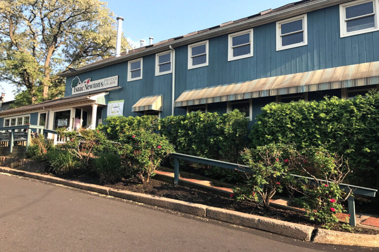 isaac newtons bar and restaurant newtown pa exterior 1 768x512