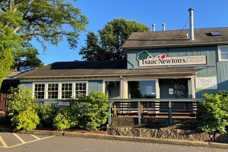 isaac newtons bar and restaurant newtown pa exterior 2 768x512