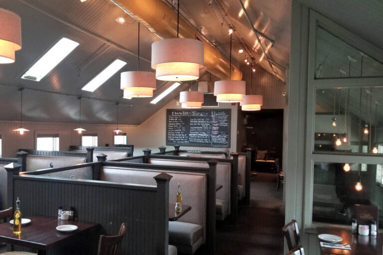 isaac newtons bar and restaurant newtown pa interior 2 768x512